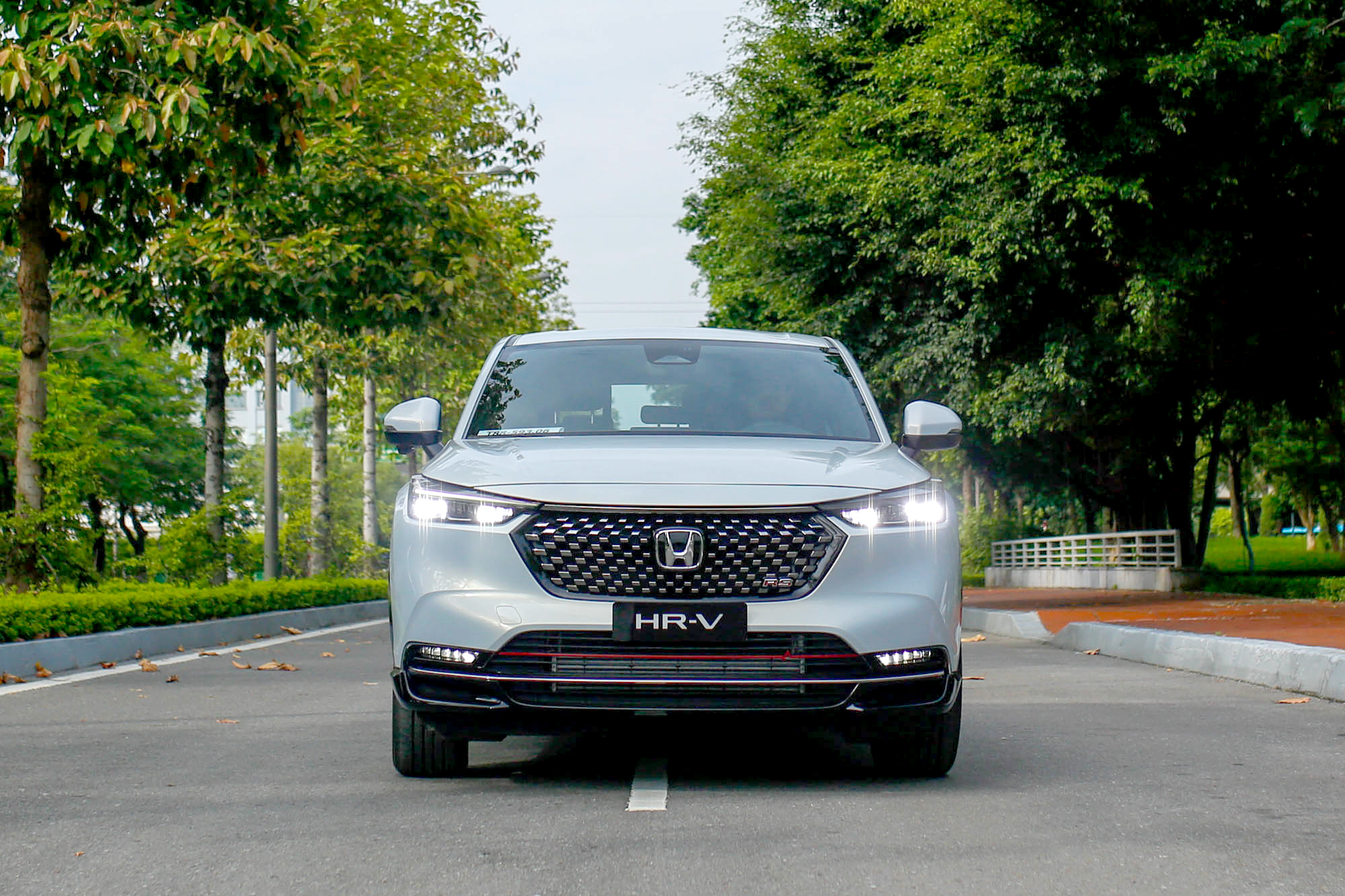 Honda-HR-V-2022-VnE-6875_1656474941 Thiết kế đầu xe của Honda HR-V rất trẻ trung, hiện đại và có tính thẩm mỹ cao